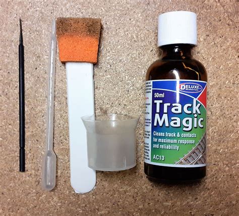 Eliminate Stubborn Grime from Ewndow Tracks with the Magic Cleaner